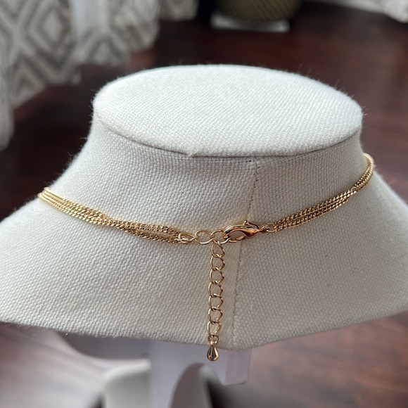 Beautiful Floral Rhinestone Statement Neckalce - Picture 2 of 8